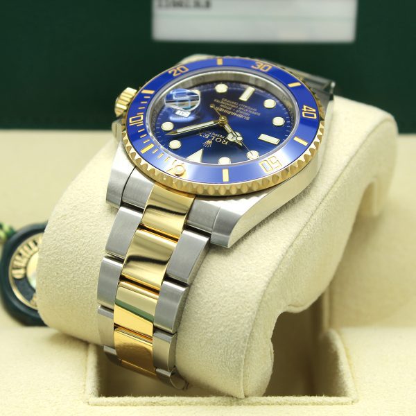 Rolex Submariner Date Bluesy 116613LB top end of bracelet in box